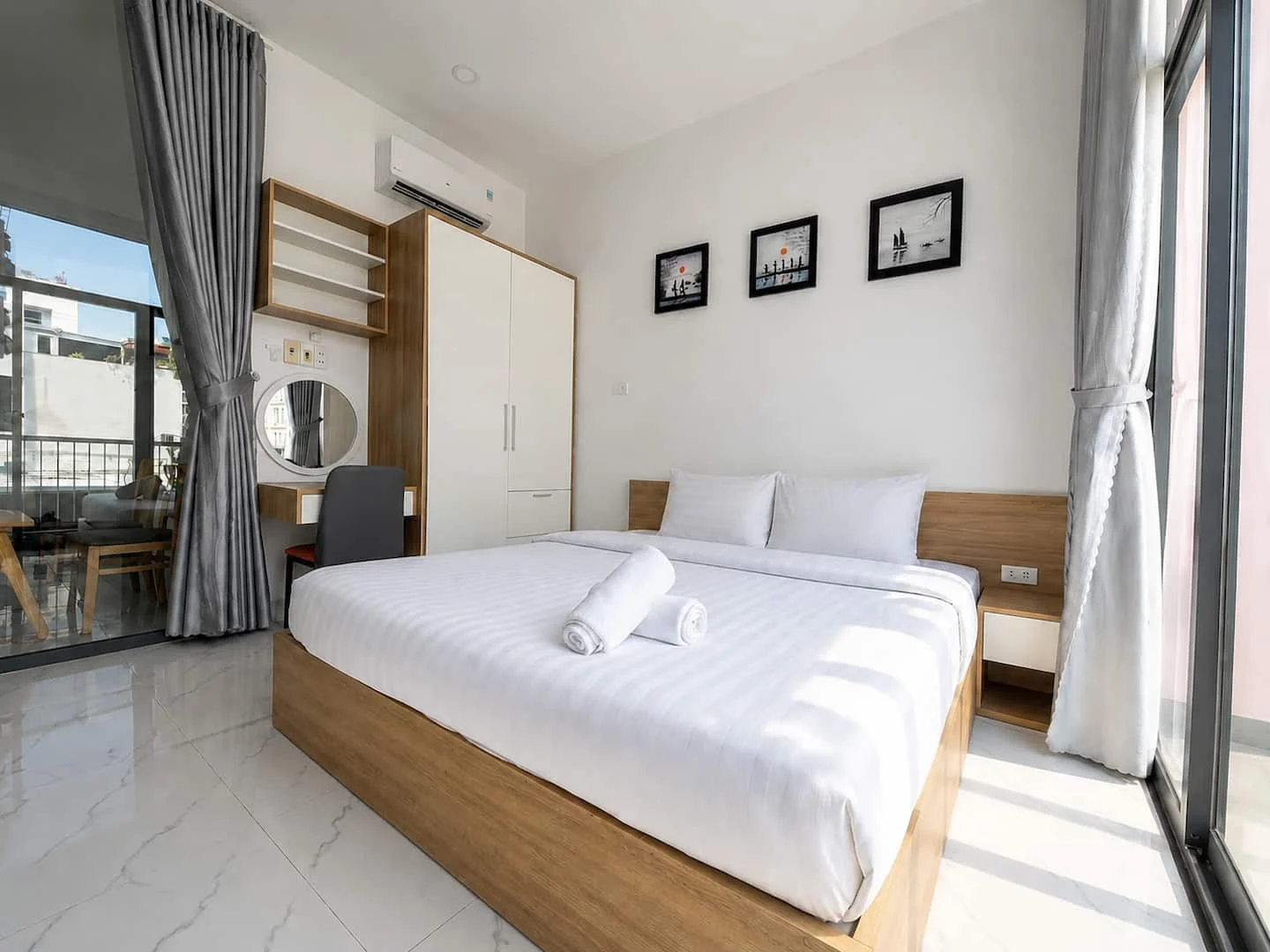 One Bedroom with Balcony · Photo 11