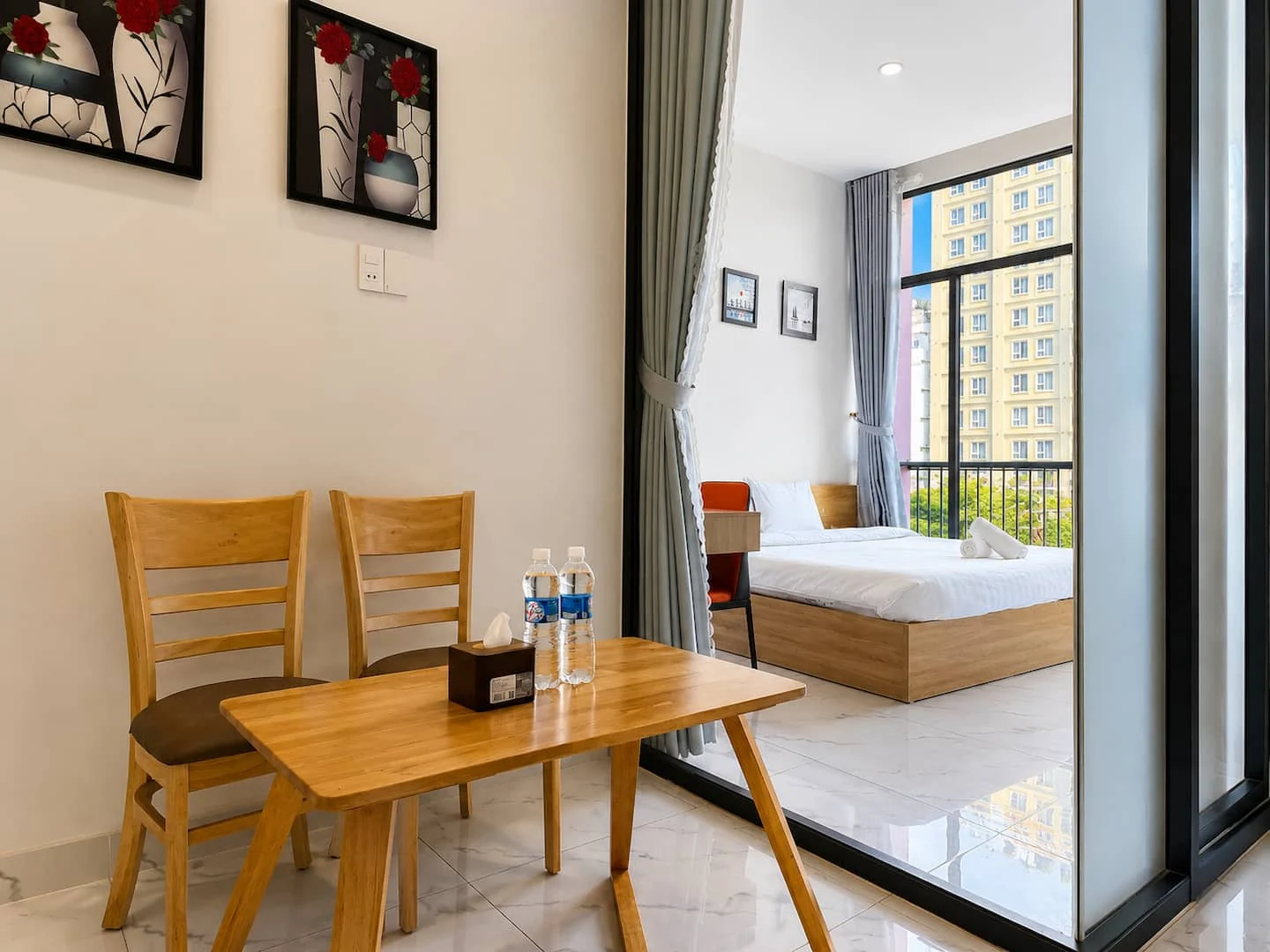 One Bedroom with Balcony · Photo 12