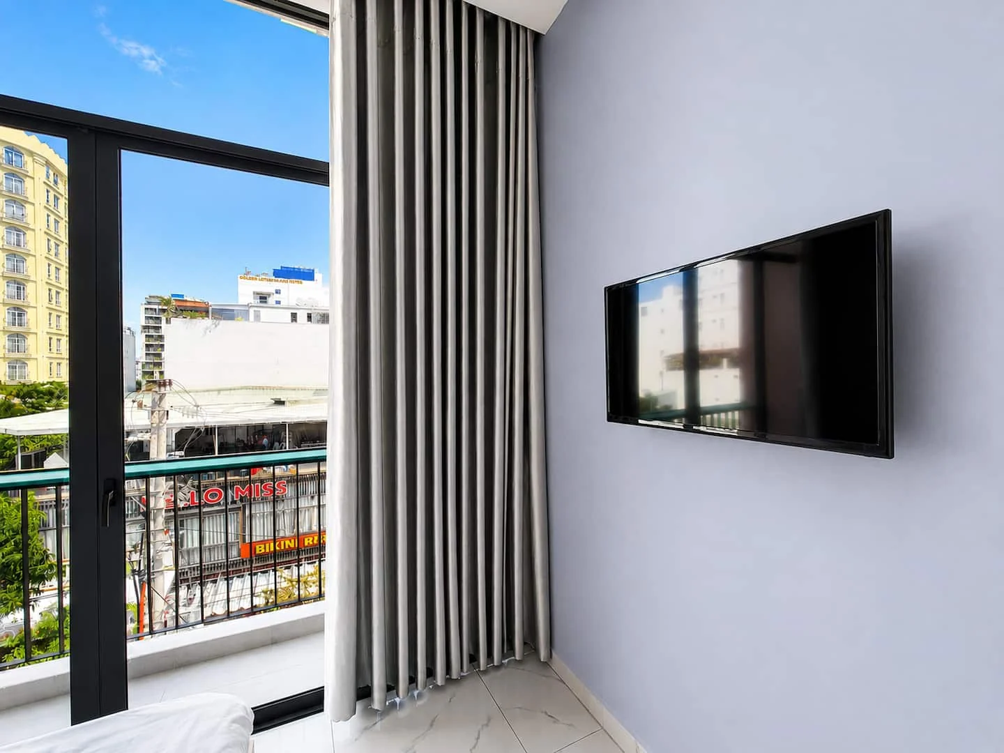 One Bedroom with Balcony · Photo 14